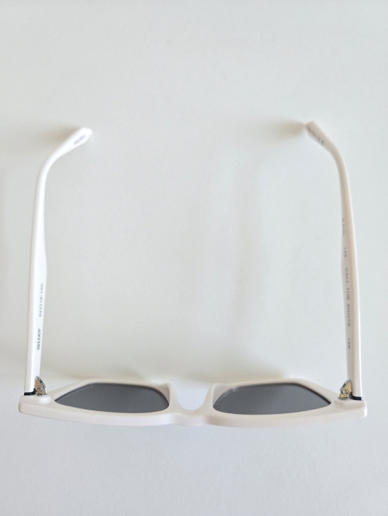 New QUAY Call The Shots Sunglasses Polarized White Frame Black Lenses Cat Eye main image 9